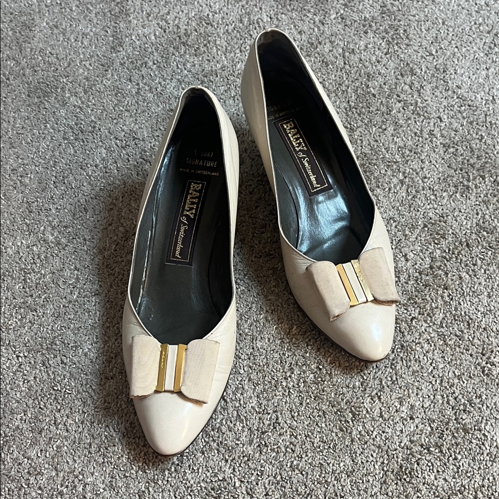 🦋Bally of Switzerland sz9.5 M Almond Grosgrain Bows w/ Gold Hardware 2” Heels